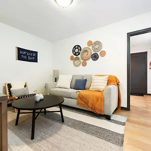  Apartment Hostwise - Pet Friendly Butler St Apt, Ground Floor With Private Entrance