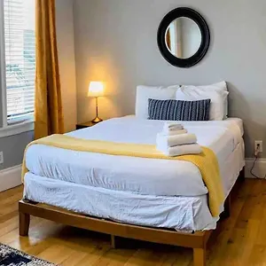  Apartment Hostwise - The Ohioan - Beautiful Brick Apt, Minutes To Downtown!