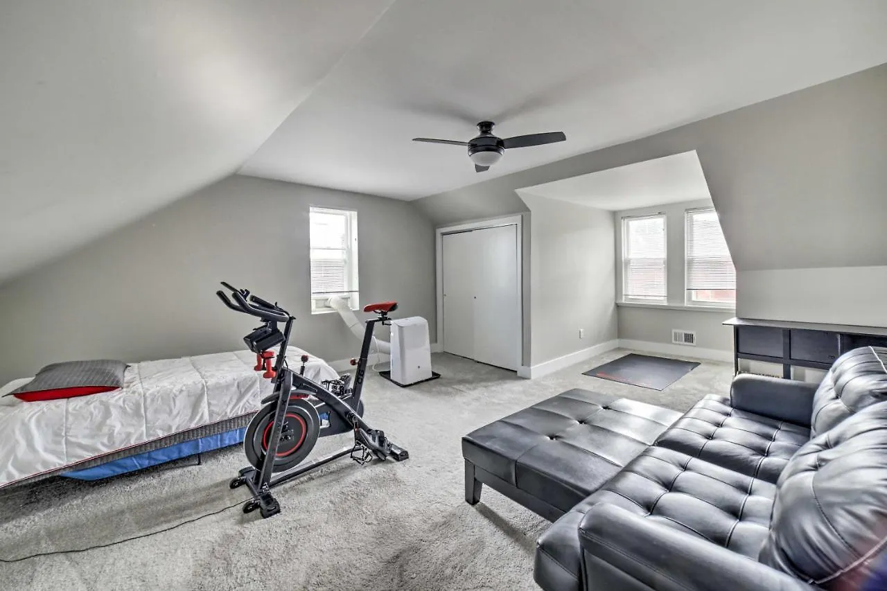 Well-Appointed Pittsburgh Home 1 Mi To Dtwn!