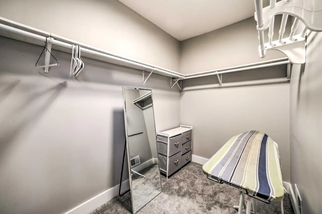 Well-Appointed Pittsburgh Home 1 Mi To Dtwn! 0*,
